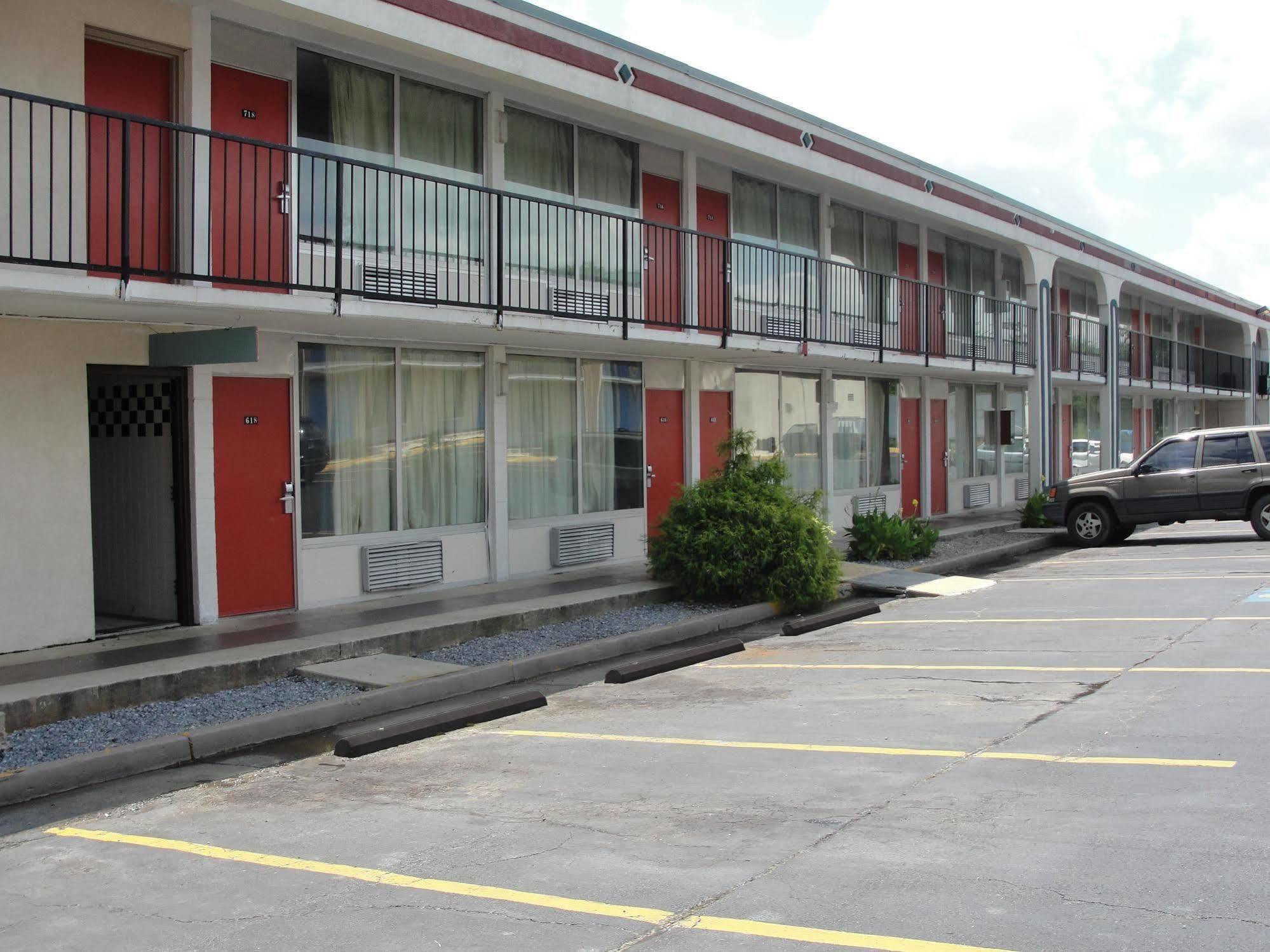 Budget Inn Alcoa Bagian luar foto